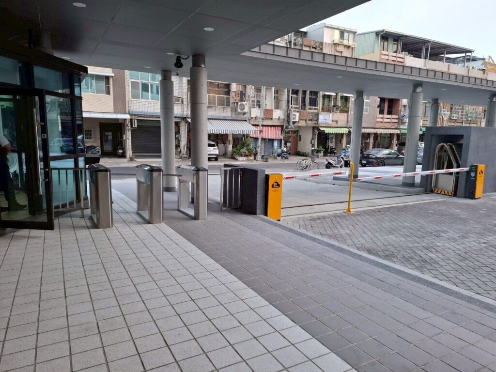 緯創 — 高雄宿舍門禁